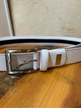 Nike  tiger woods G-flex golf Men’s White Belt with Silver Buckle